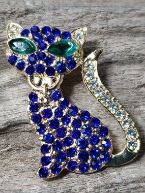New Rhinestone Cat Brooch Blue Green White Stones on Gold Tone Metal Base Kitten